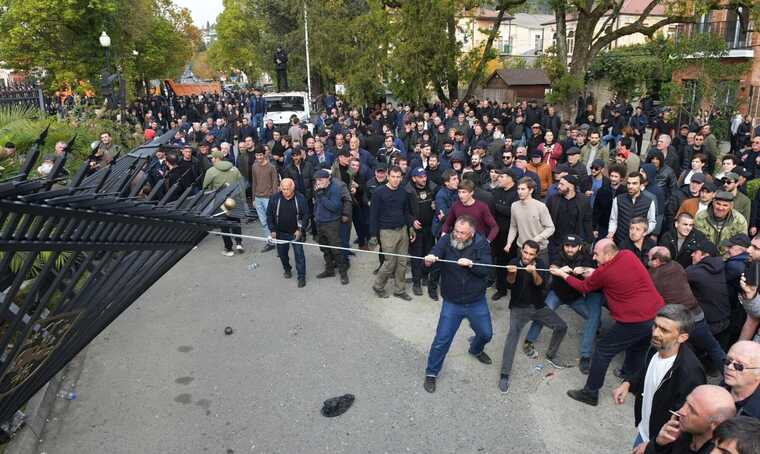 После протестов в Абхазии отменили закон о ратификации инвестиционного соглашения