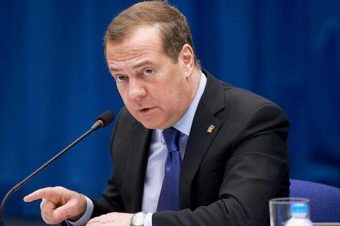 Медведев призвал Запад отказаться от ультиматумов в переговорах по Украине