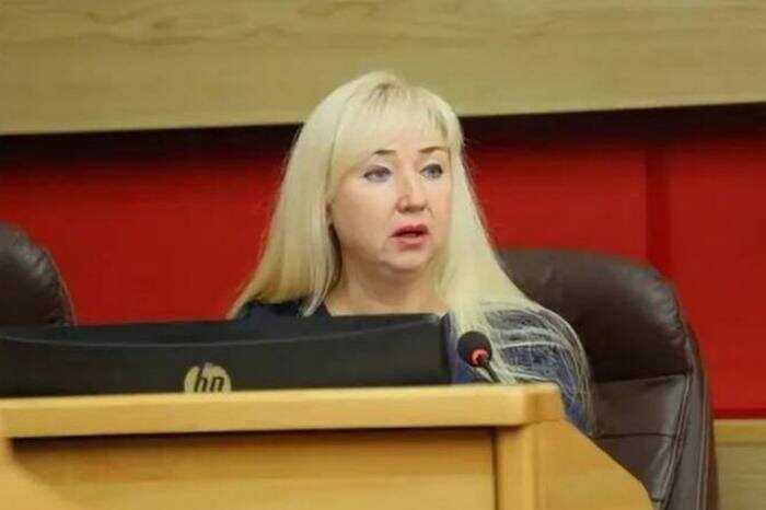 В Иркутской области чиновницу обвинили в передаче сиротам некачественного жилья
