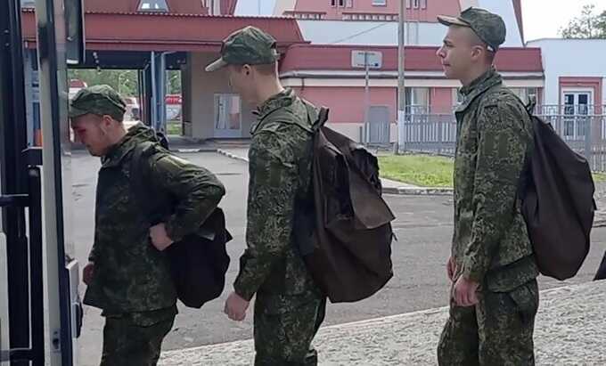 Из Украины вернули первую группу российских пленных до 25 лет