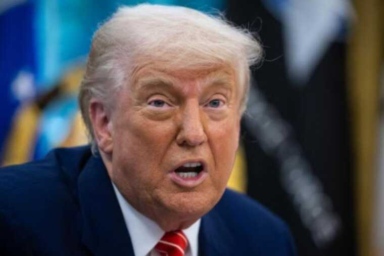 Трамп обозвал Карлсона "свихнувшимся" после спора о военной политике