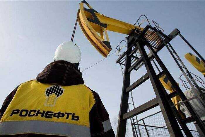 Глава «Роснефти» Игорь Сечин на ПМЭФ заявил о прогнозе снижения стоимости нефти до 42-45 долларов