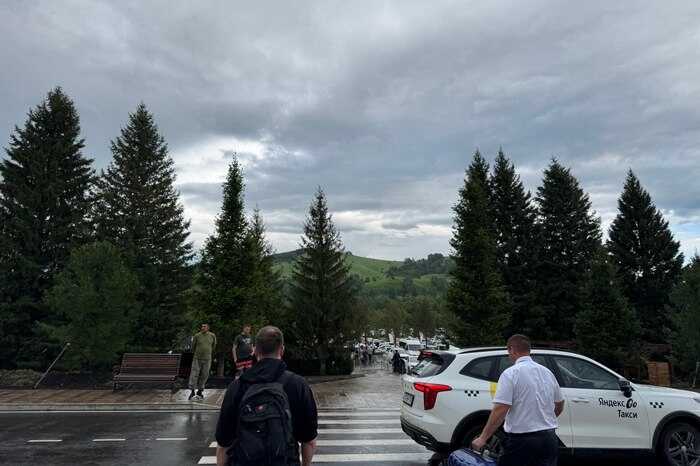 Евгений Минченко и Герман Греф на Алтае: фото с бизнес-джета и напряжённая ситуация с местными таксистами