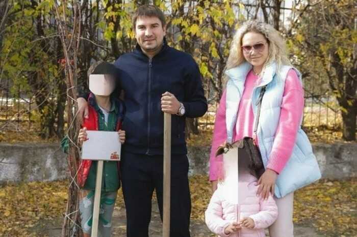 Кадры Никиты Бакина с семьей и роскошными вещами раскрывают уровень его коррупции