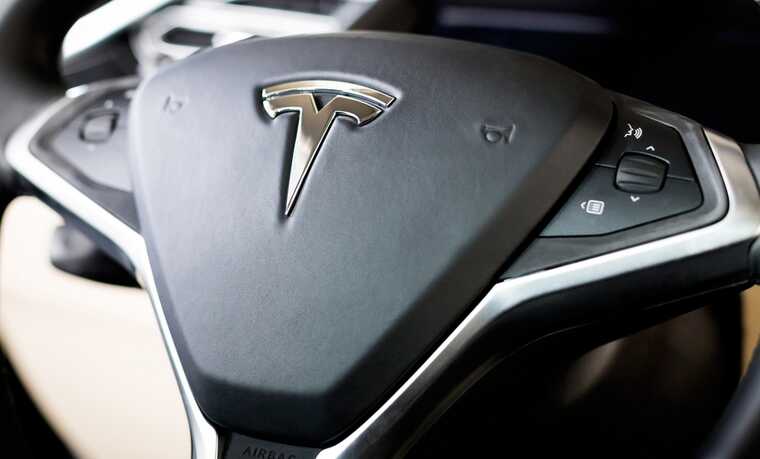 Франция требует от Tesla прекратить рекламу автомобилей как полностью беспилотных