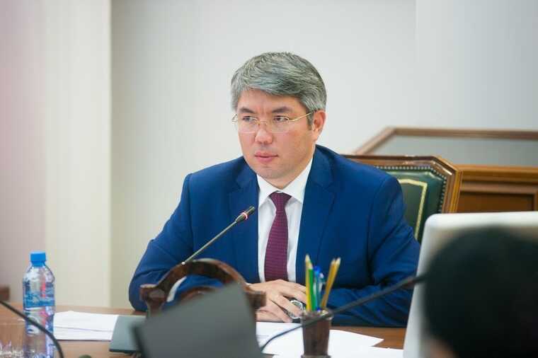 Народный хурал Бурятии: КПРФ обвинила губернатора Алексея Цыденова в провальной политике и коррупции