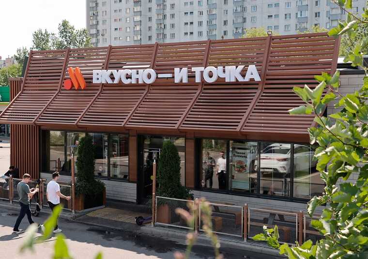 Роспотребнадзор проверит «Вкусно и точка» в Ростовской области после инцидента с плевком в бургеры