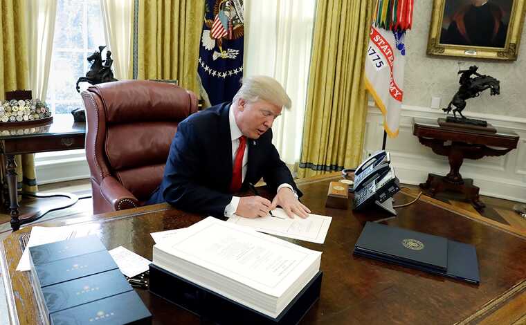 Дональд Трамп подписал закон о регулировании использования стейблкоинов
