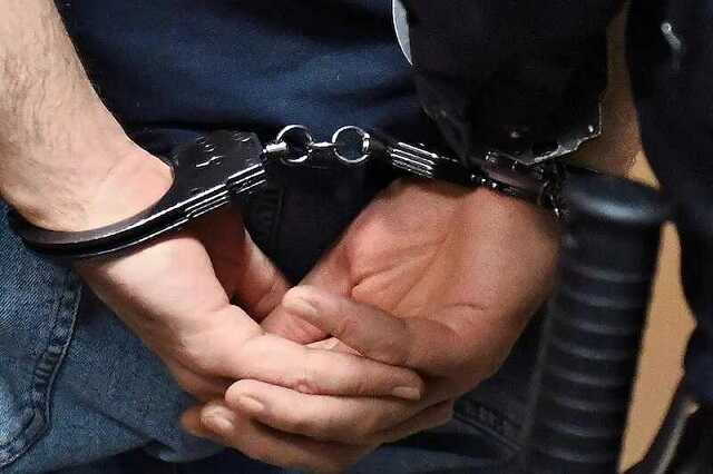 Силовики задержали мужчину, который провел одиночный пикет у Госдумы против закона о запрете экстремистского поиска
