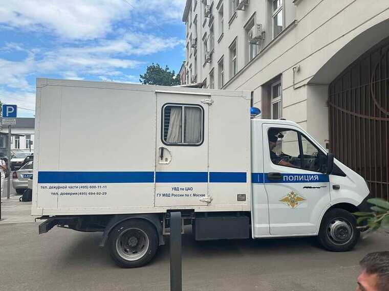 Суд рассмотрит меру пресечения для главреда и продюсера «Базы» по обвинению во взятках